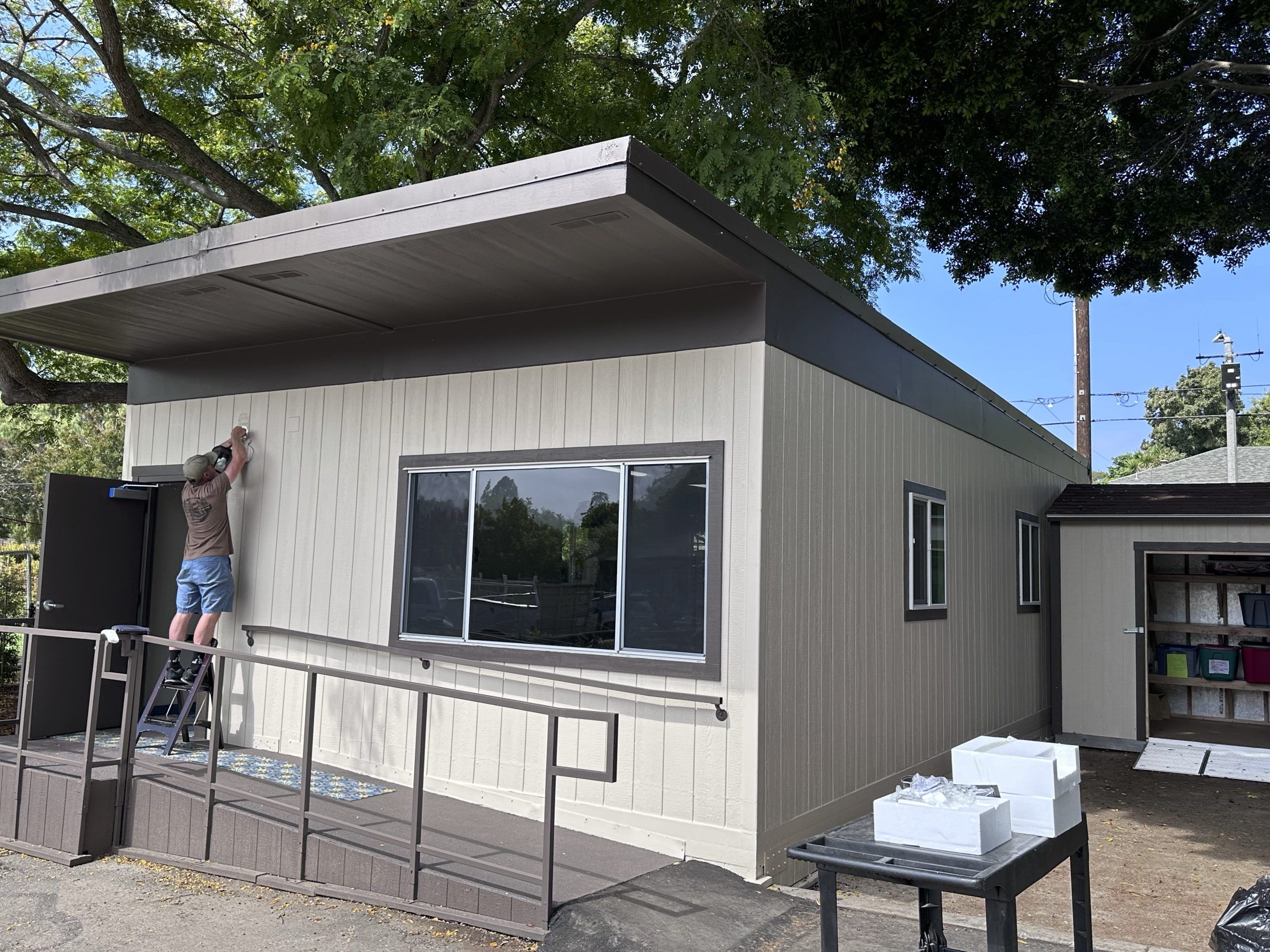 Modular classroom building