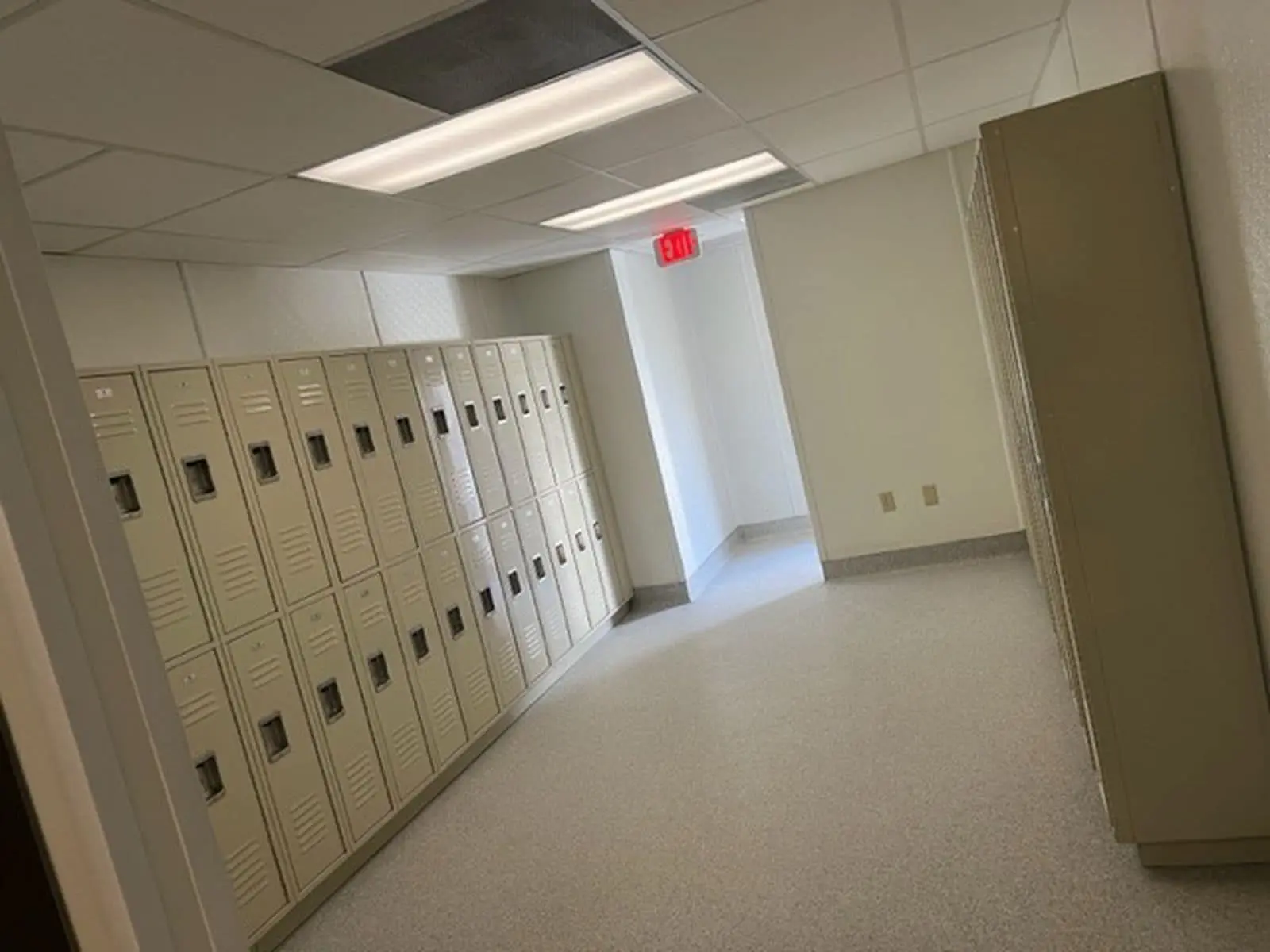 24' x 60' Locker Room — photo 20