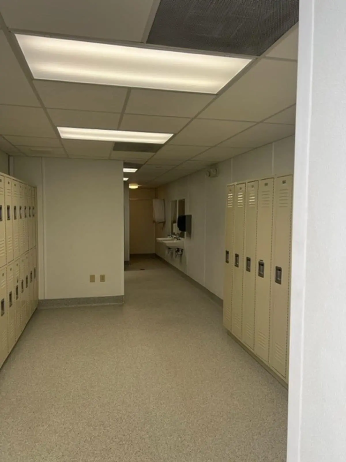 24' x 60' Locker Room — photo 22