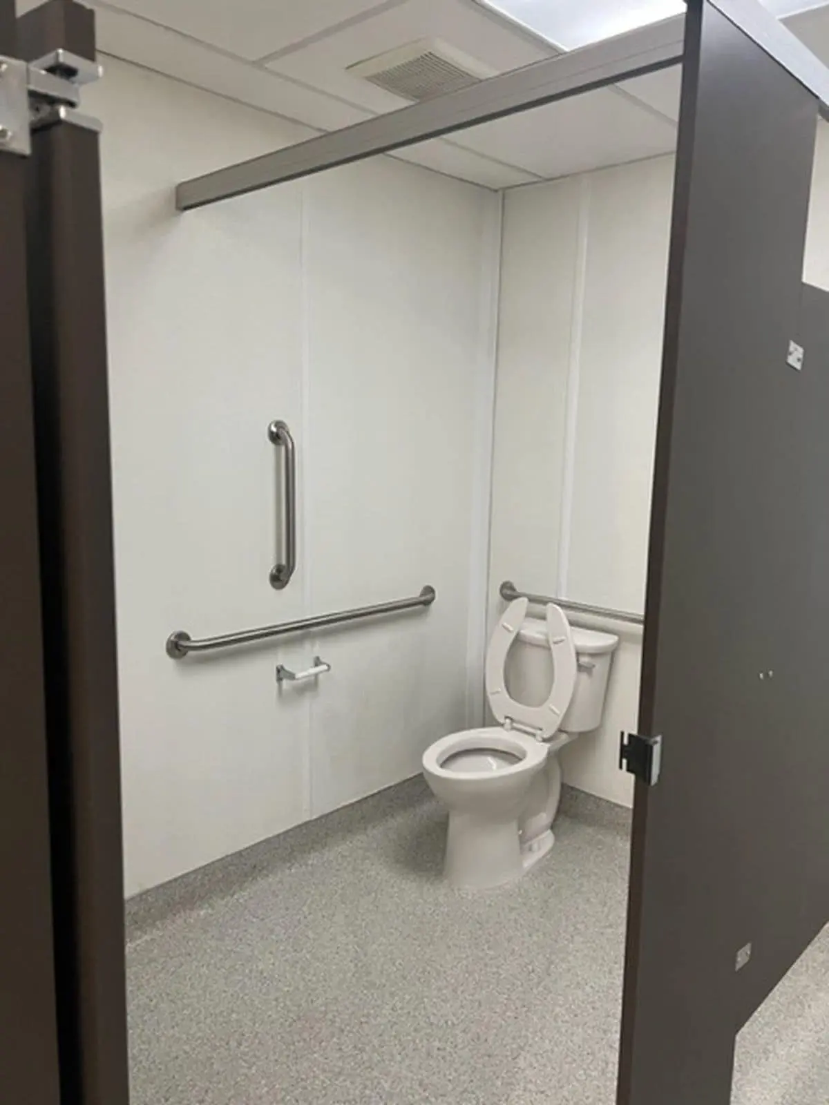 24' x 60' Locker Room — photo 26