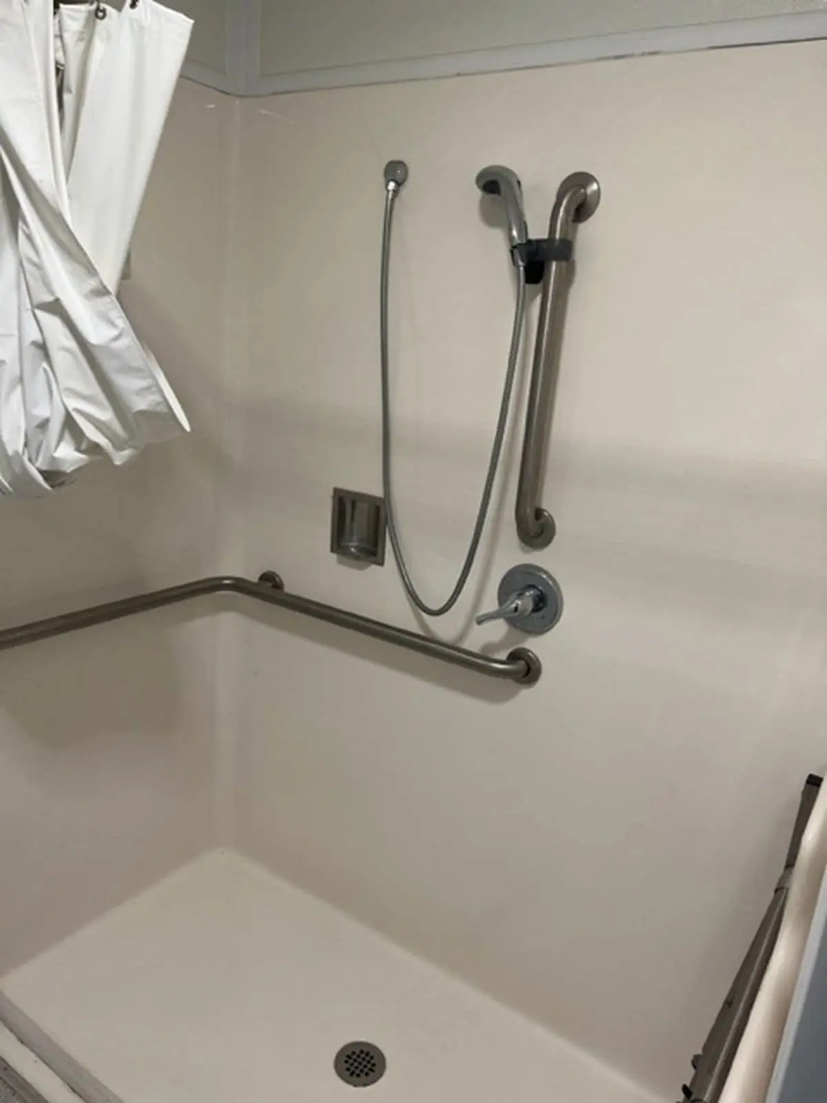 24' x 60' Locker Room — photo 27