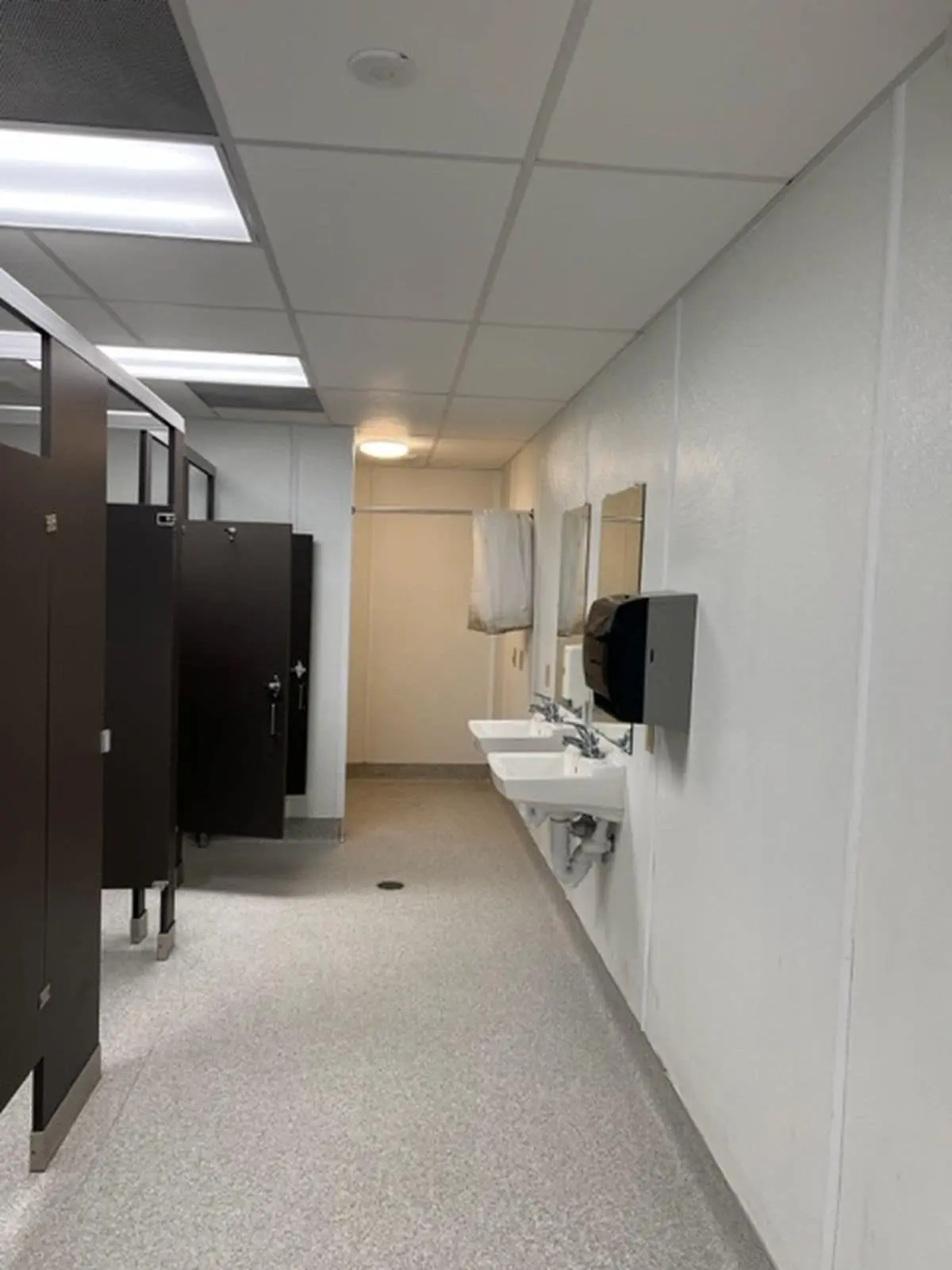 24' x 60' Locker Room — photo 29