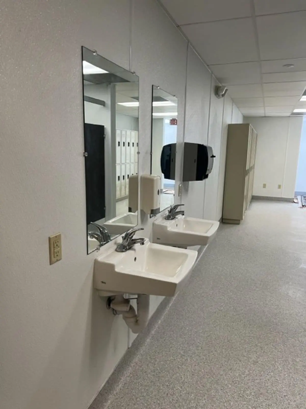 24' x 60' Locker Room — photo 33